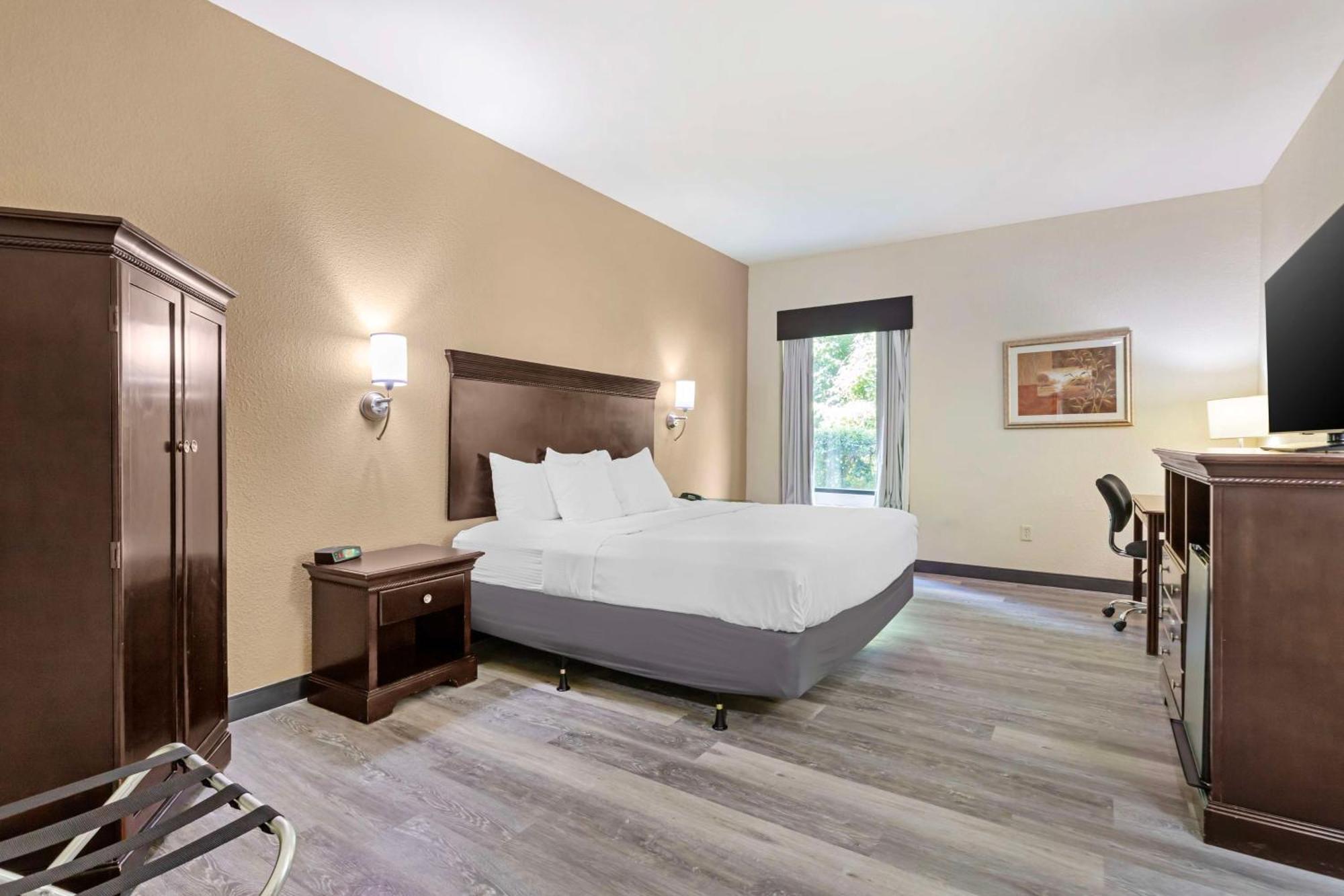 Best Western Plus Greenville South Piedmont Exterior photo